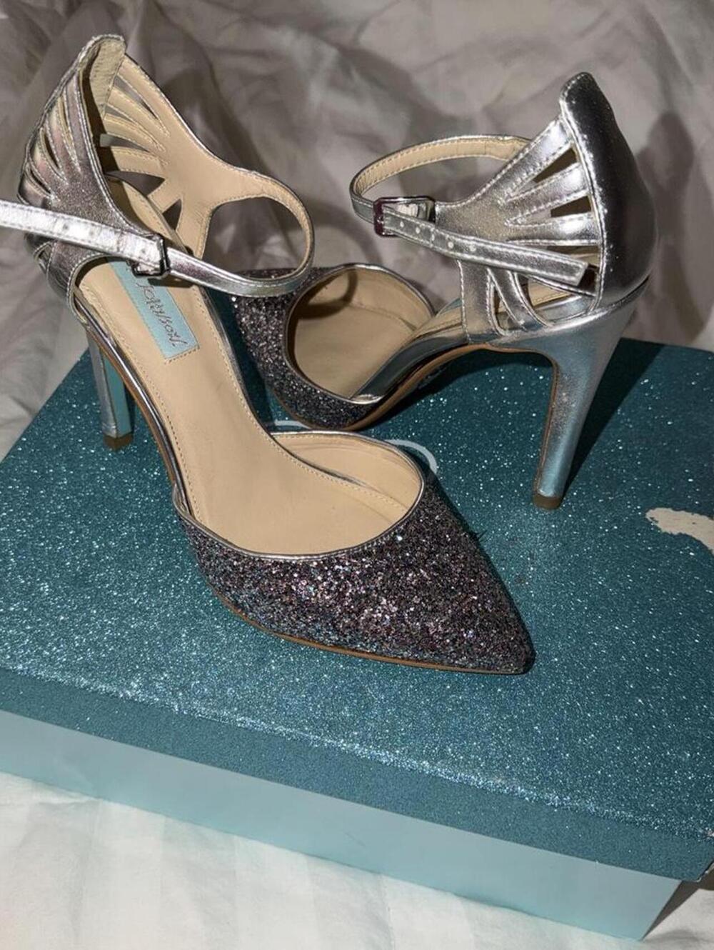 Blue by Betsey Johnson Silver Metallic Glitter Pointed Toe Heels Size 7.5